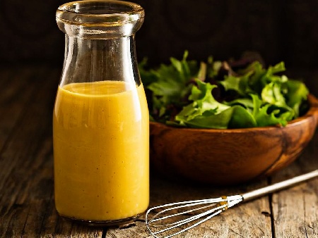 Дресинг за салата с майонеза, горчица, оцет и мед - снимка на рецептата